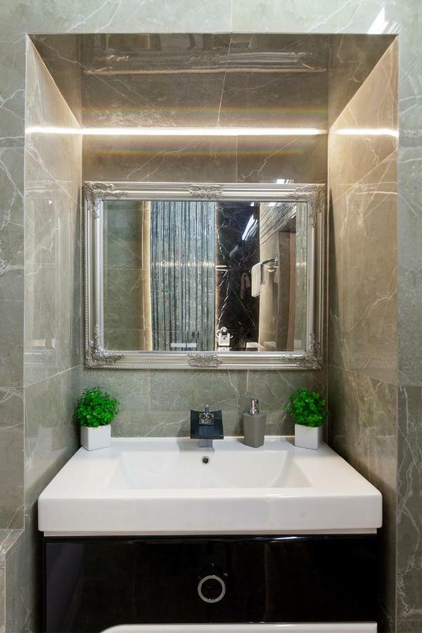 Delux Leopolli Apartments Near Shopping Mall Forum Lviv Luaran gambar